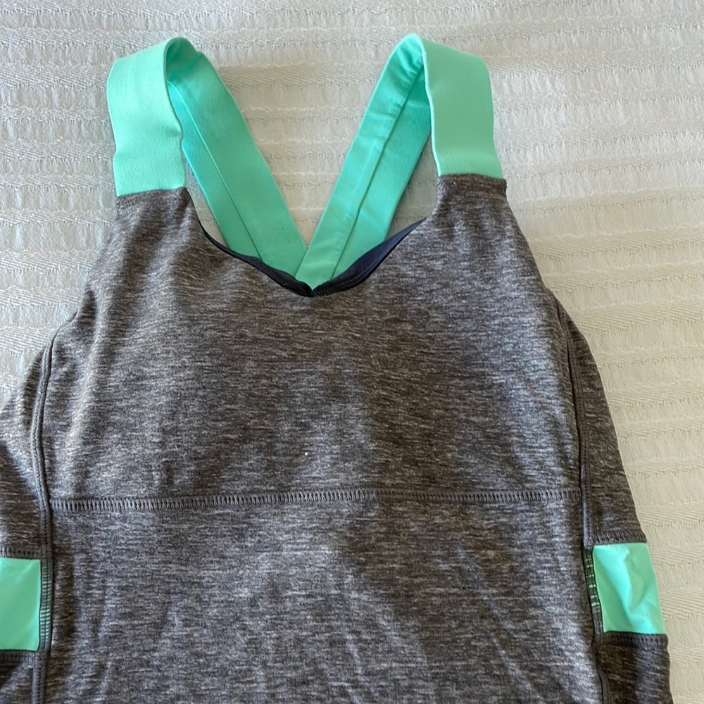 Lulu tank top with removable pads